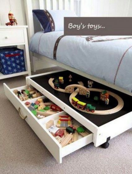 играчките под леглото