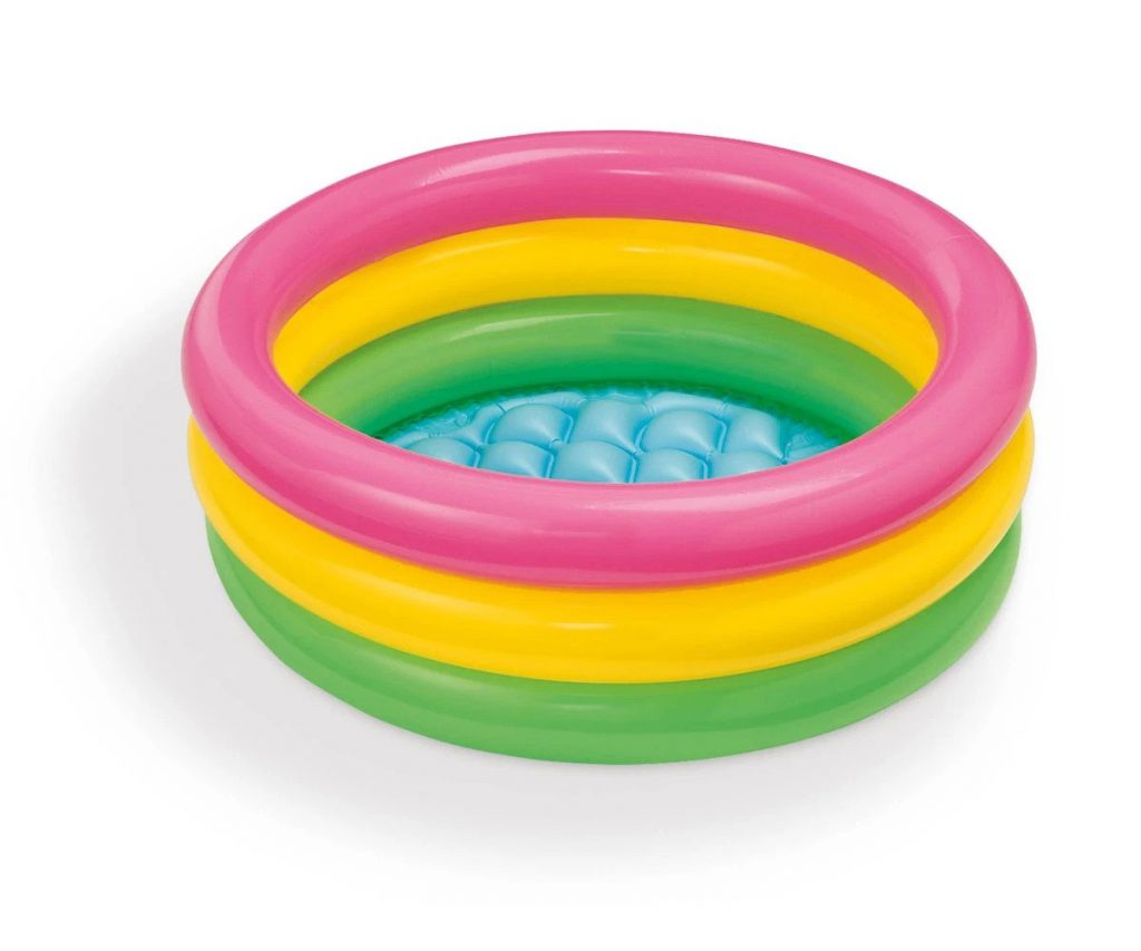 Бебешки надуваем басейн